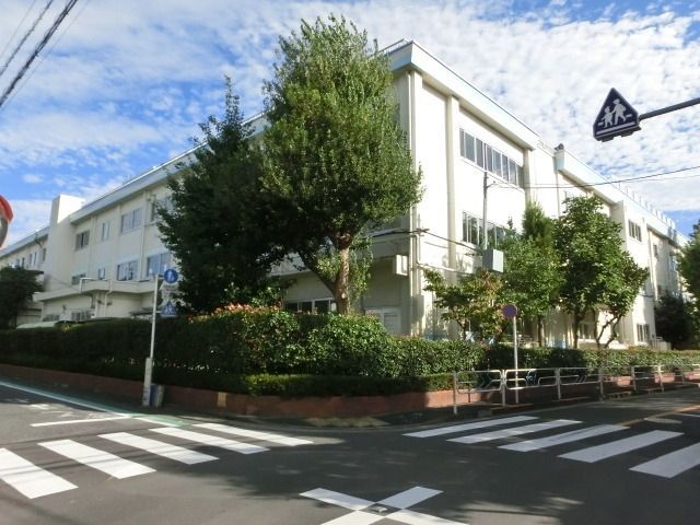 小学校　上小岩小学校（小学校）まで205m