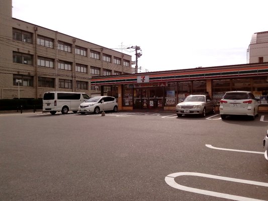 コンビニ　セブンイレブン 福岡姪浜駅西店（コンビニ）まで183m