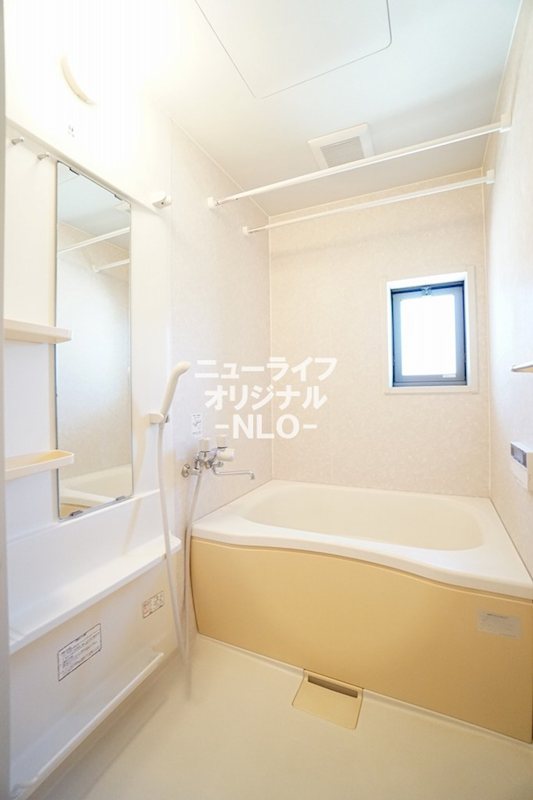 バス・シャワールーム　いつでも温かいバスタイムを楽しめる追い焚き給湯付き☆