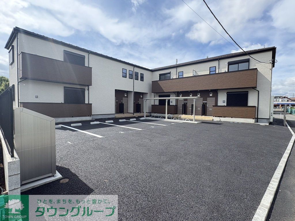 建物外観　駐車場