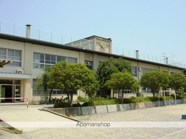 小学校　甲府市立石田小学校（小学校）まで354m