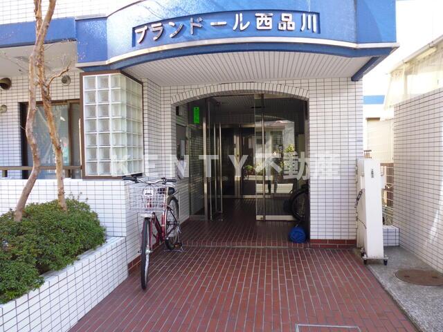 エントランス　落ち着いたエントランスです