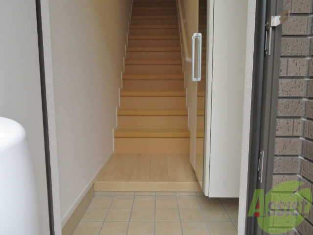 玄関　玄関から見た景色はこちらです。イメージできますか。