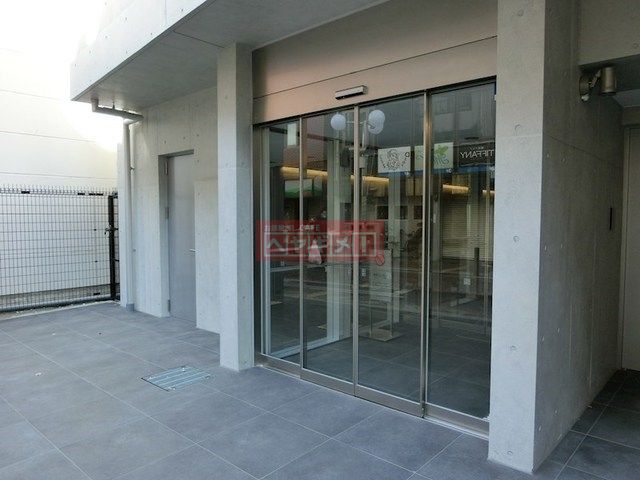 エントランス　同建物参考写真
