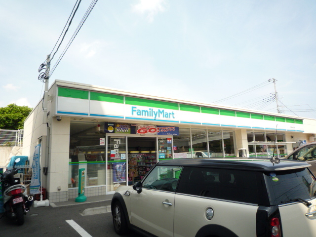 コンビニ　ファミリーマート横浜和泉町店（コンビニ）まで500m