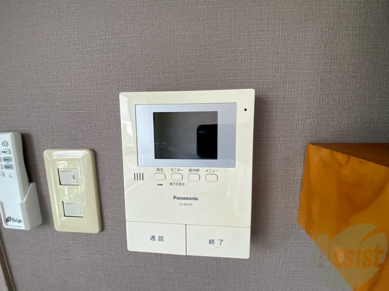 セキュリティ　ＴＶモニター付インターホンです。来客者の顔が見えるので安心！