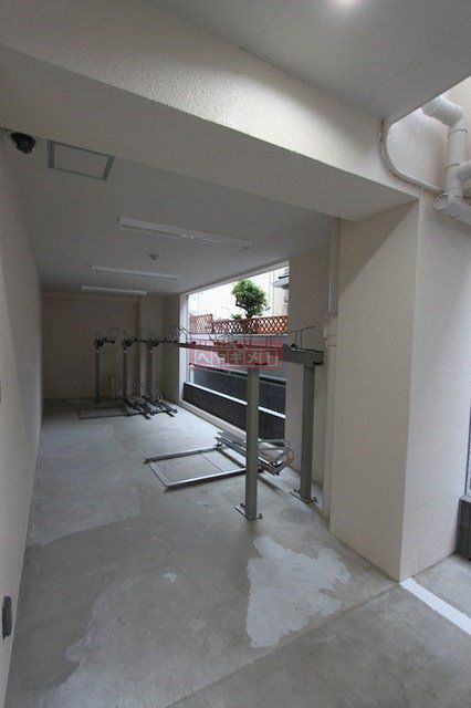 駐車場　エントランス／同建物参考写真