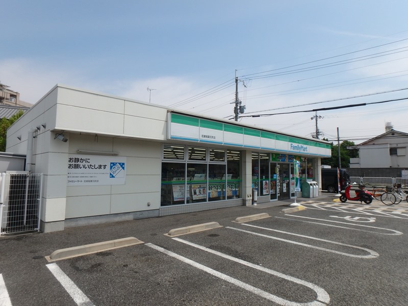 コンビニ　ファミリーマート尼崎稲葉元町店（コンビニ）まで351m