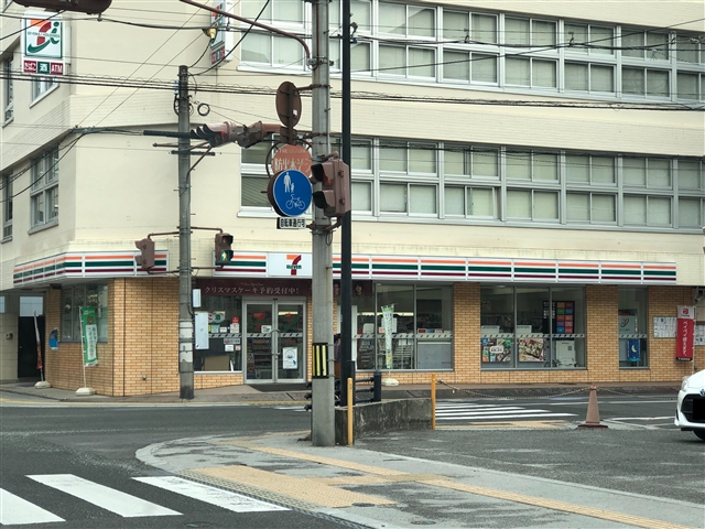 コンビニ　セブンイレブン高松中央町店（コンビニ）まで180m