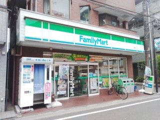 コンビニ　ファミリーマート 久地店（コンビニ）まで329m