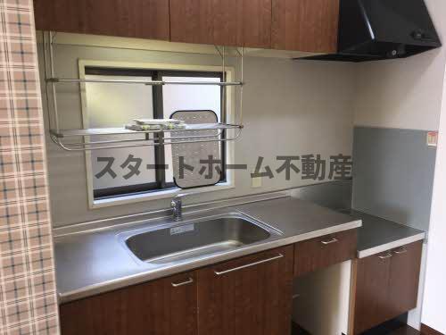キッチン　コンパクトなキッチンで掃除もラクラク