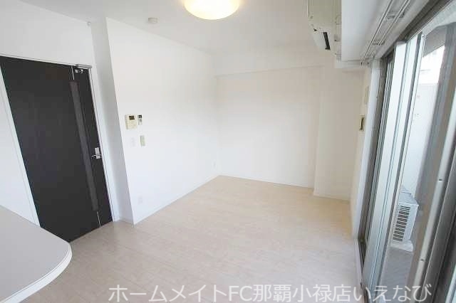 居室・リビング　※別部屋の写真です。