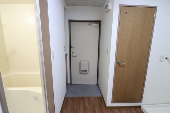 玄関　※別部屋の写真です