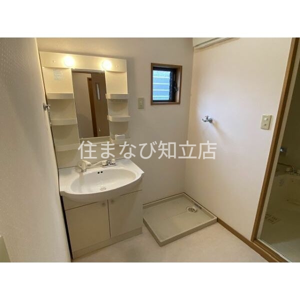 洗面設備　別室同型写真