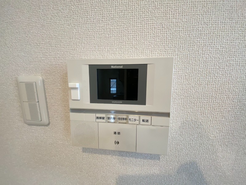 セキュリティ　ＴＶモニター付インターホンです。来客者の顔が見えるので安心！