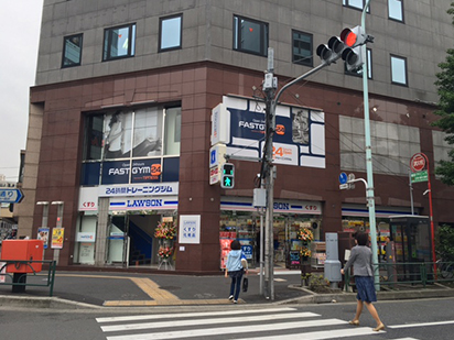 コンビニ　ローソン春日駅前店（コンビニ）まで139m