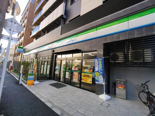 コンビニ　ファミリーマート中野弥生町一丁目店（コンビニ）まで369m