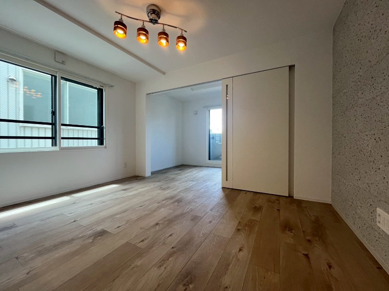 居室・リビング　広くてキレイなお部屋が広がっていて、充実した生活が送れそう。