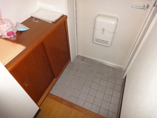 玄関　同物件別号室のものです。