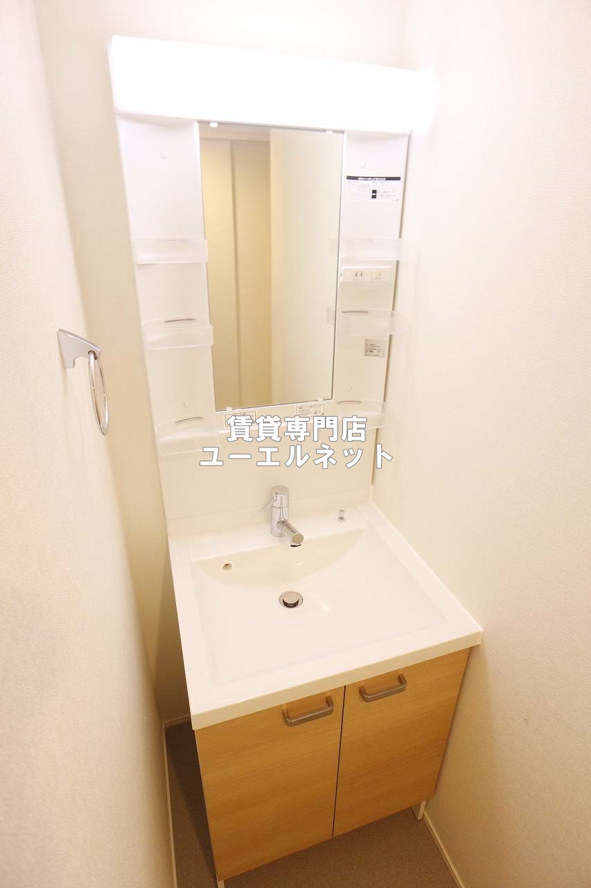 洗面設備　清潔感ある独立洗面台で毎日気持ちよく♪
