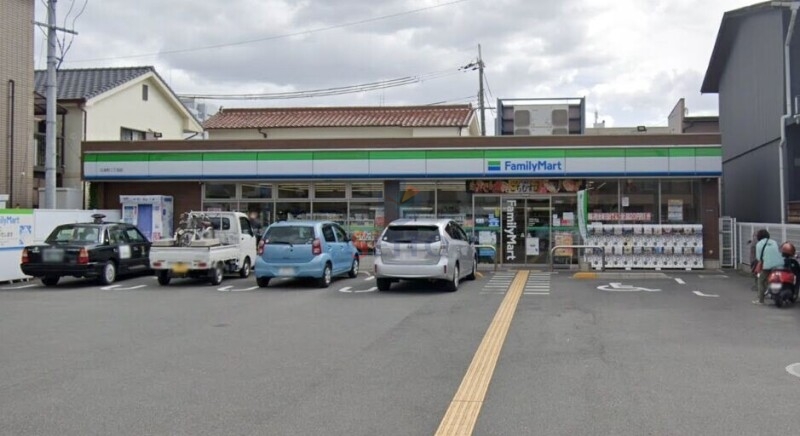 コンビニ　ファミリーマート江坂町二丁目店（コンビニ）まで202m