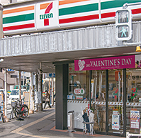 コンビニ　セブンイレブン新山口駅前店（コンビニ）まで583m