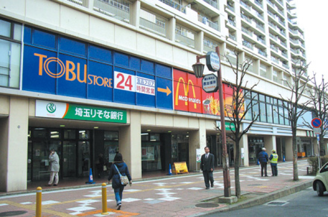 スーパー　東武ストア鶴瀬駅ビル店（スーパー）まで281m