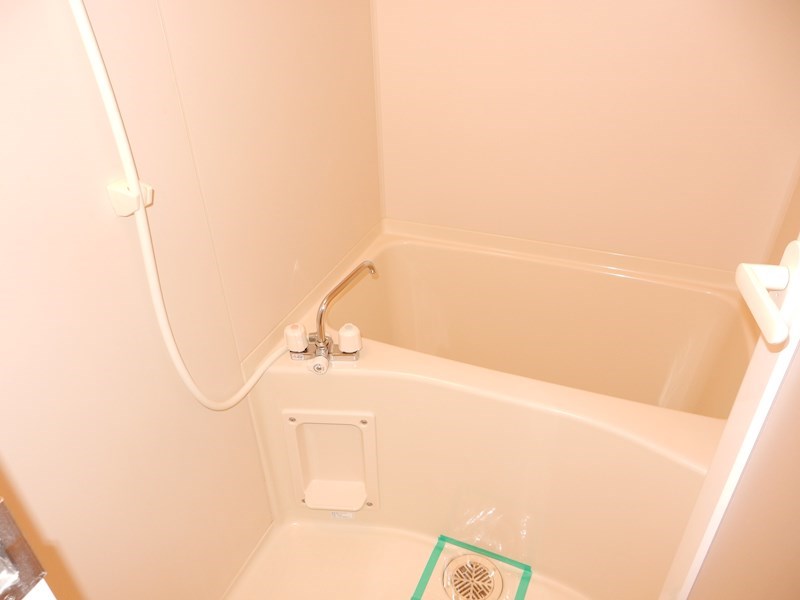 バス・シャワールーム　トイレと浴室は別々です。