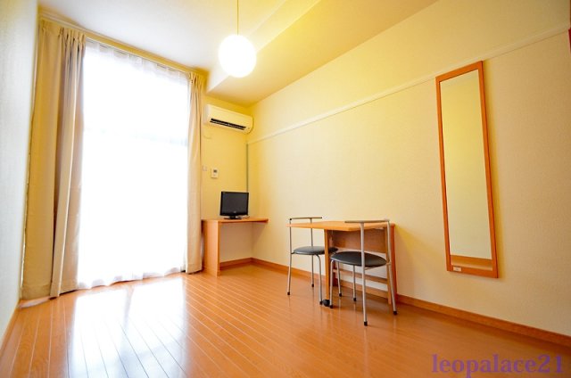 居室・リビング　同タイプ部屋の写真となり設備等は現況と異なる場合があります。