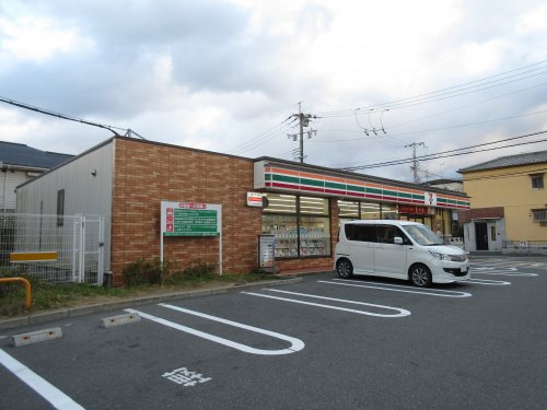 コンビニ　セブン-イレブン 大阪狭山東野中店（コンビニ）まで853m