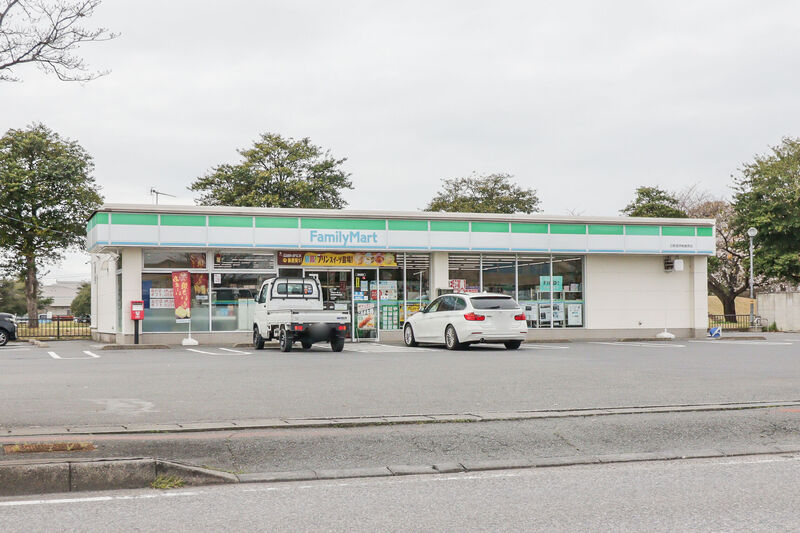 コンビニ　ファミリーマート日野屋伊勢崎南店（コンビニ）まで481m