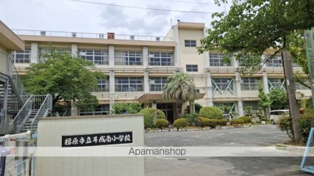 小学校　耳成南小学校（小学校）まで611m