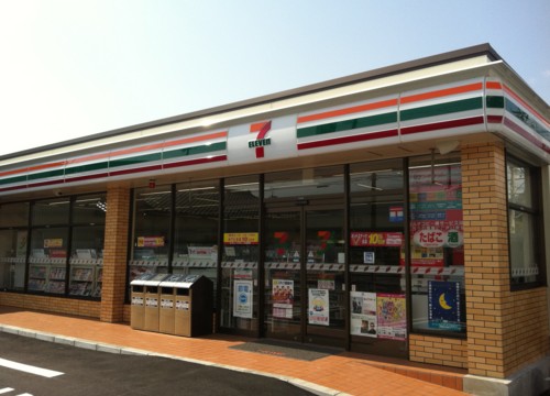 コンビニ　セブンイレブン・本木店（コンビニ）まで424m