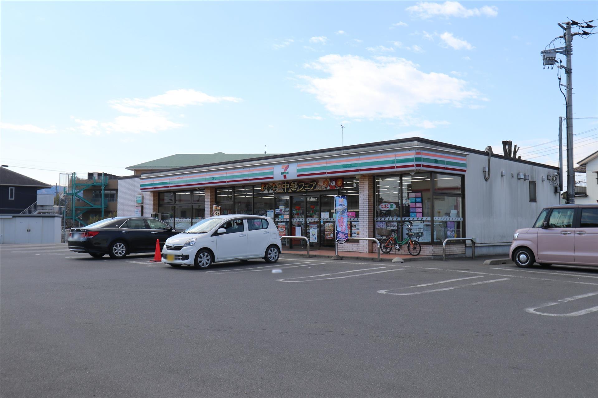 コンビニ　セブンイレブン桐生境野店（コンビニ）まで990m