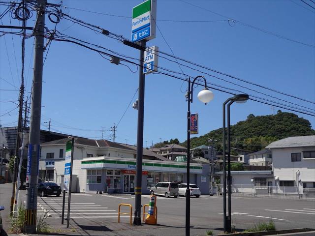 コンビニ　ファミリーマート（コンビニ）まで783m