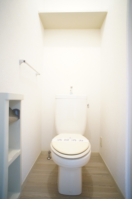 トイレ　白を基調とした空間で清潔感のあるトイレです♪