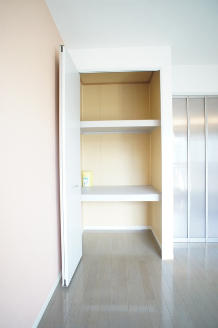 収納　奥行のある収納付です！増えがちな荷物をスッキリ収納できます