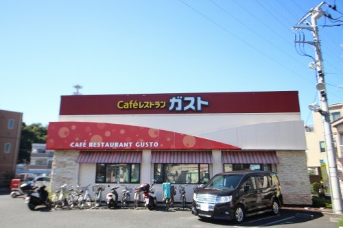 飲食店　ガスト 新川崎明津店(から好し取扱店)（飲食店）まで731m
