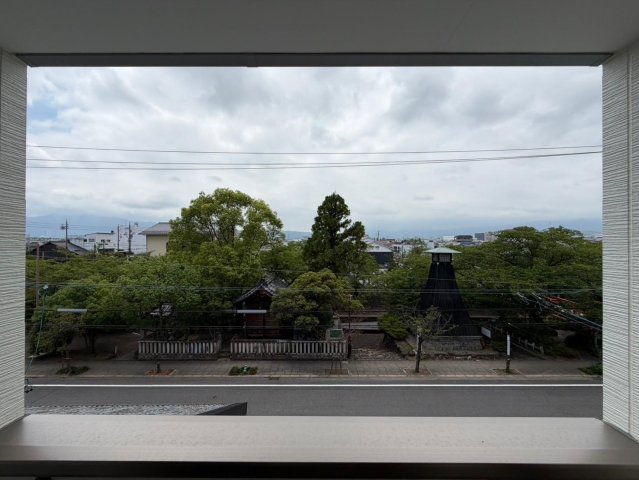 眺望　目の前が住吉灯台、発には桜並木を一望できます。