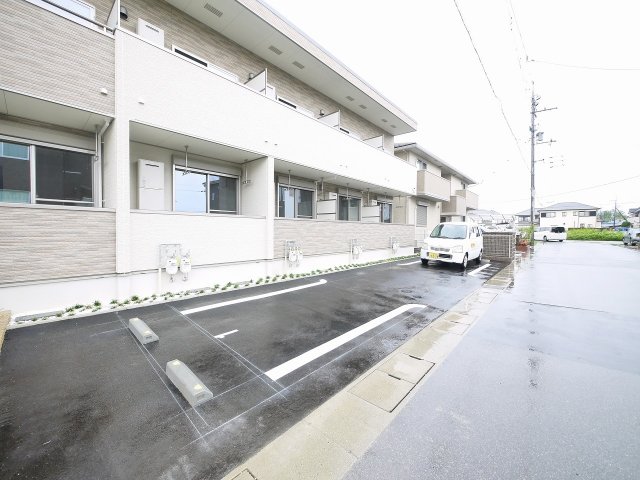 駐車場　駐車場があるので、車を買う予定の方も安心です