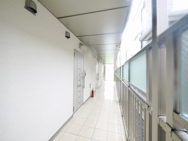 バルコニー　暖かな日差しのふりそそぐバルコニー