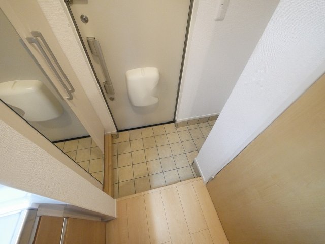 玄関　収納もある玄関です
