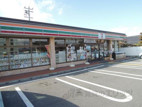 コンビニ　セブンイレブン　愛知川中宿店（コンビニ）まで880m