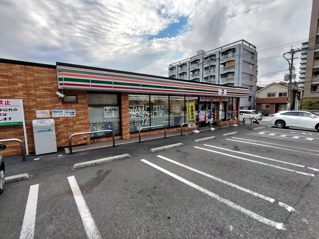 コンビニ　セブンイレブン 八幡槻田２丁目店（コンビニ）まで160m