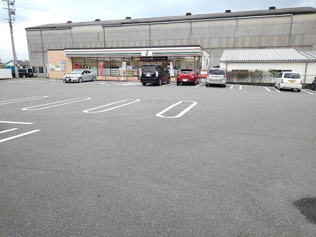 その他　セブンイレブン久留米御井旗崎店まで900m