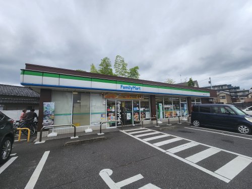 コンビニ　ファミリーマート 東狭山ヶ丘一丁目店（コンビニ）まで535m