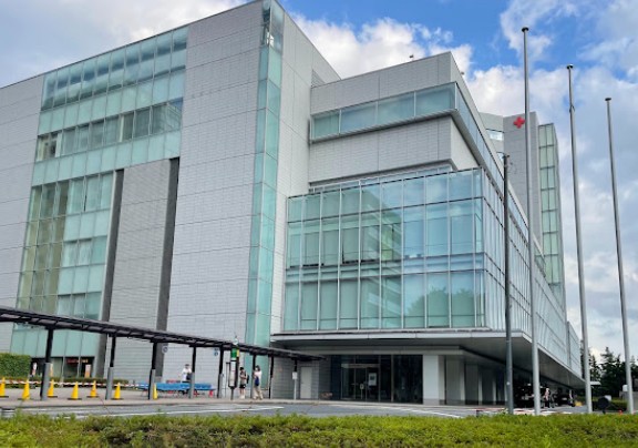 病院　日本赤十字社医療センター（病院）まで585m
