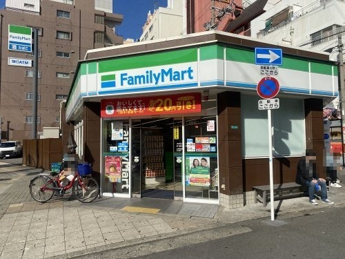 コンビニ　ファミリーマート 四つ橋なんば駅前店（コンビニ）まで5m