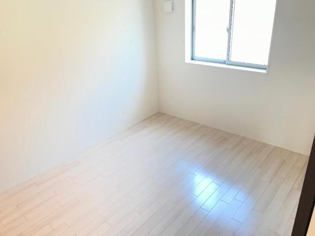 その他部屋・スペース　風通しも良い寝室です☆