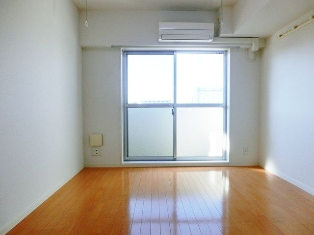 居室・リビング　明るいお部屋です
